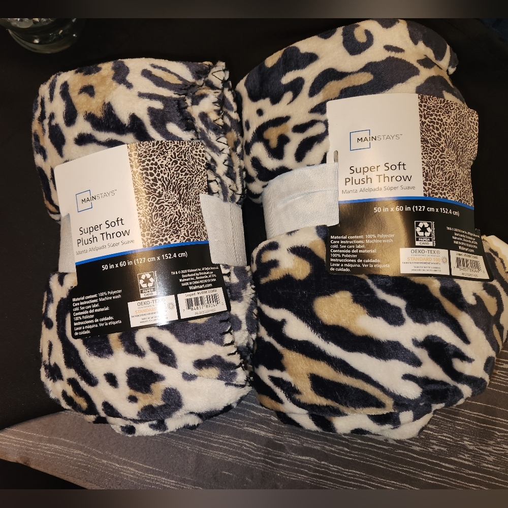 Lot of 2 soft 50 x 60 throw blankets